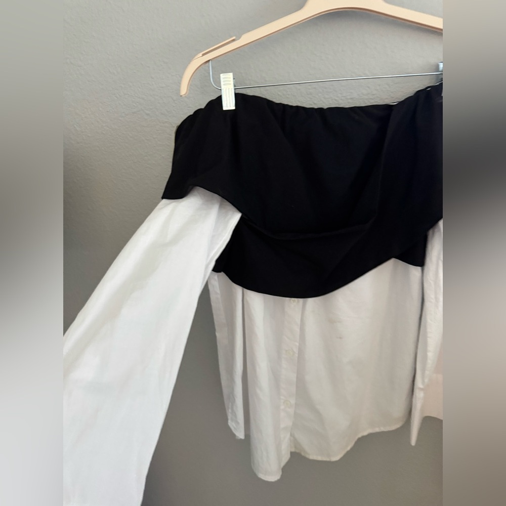 Perfect condition! Elegant Black and White Top - Picture 6 of 16
